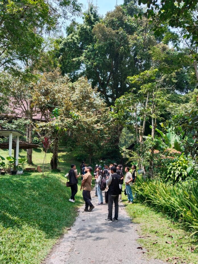 PELATIHAN PEMANDU GEOWISATA DI TAMAN EDEN